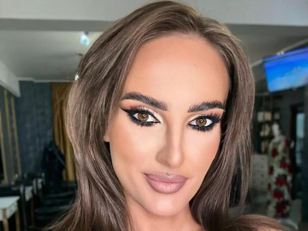 LauraRiccoo webcams show profile image 