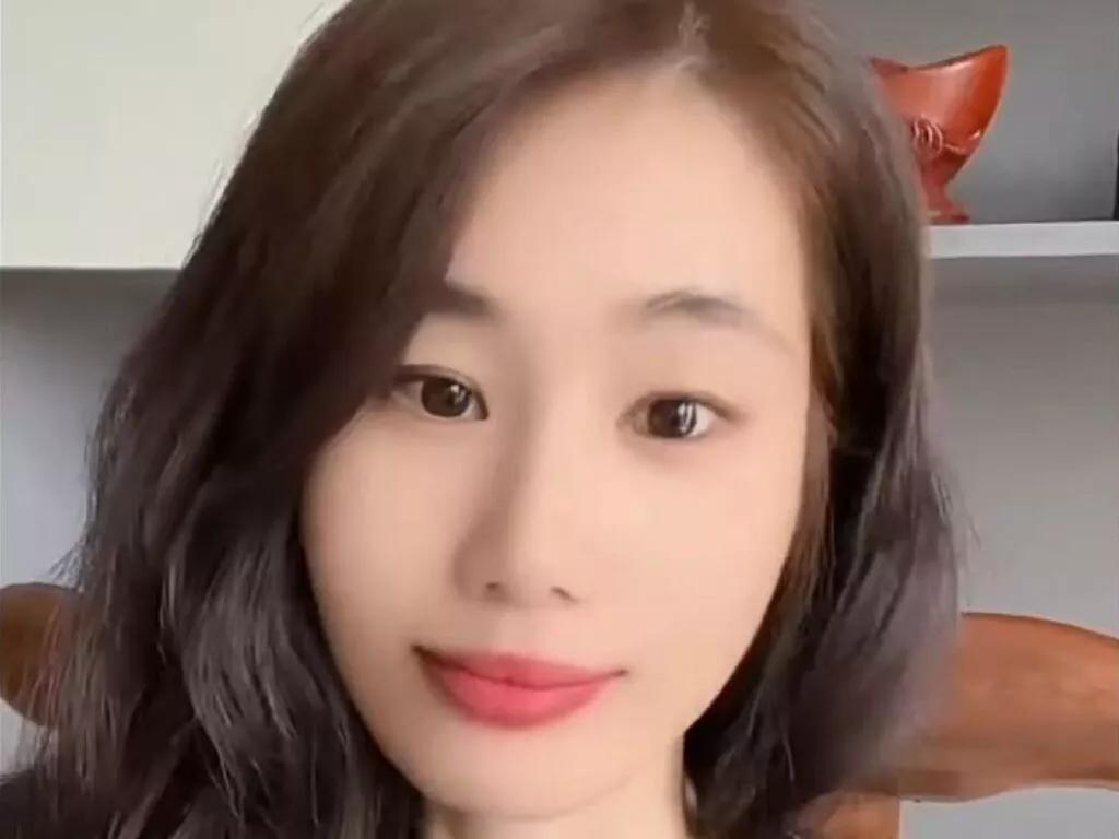 LeslieYi from LiveJasmin