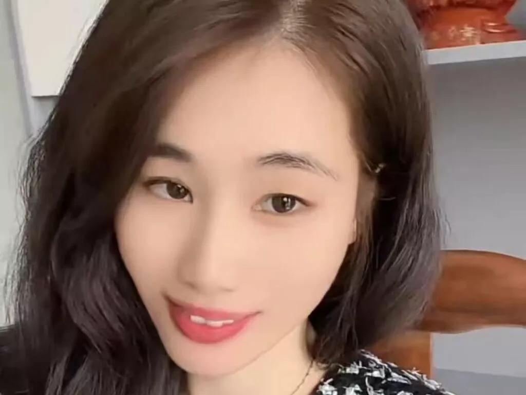 LeslieYi from LiveJasmin