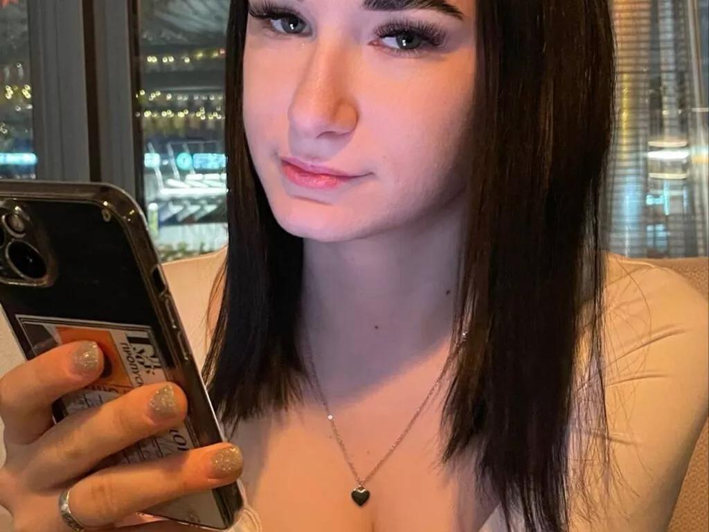LilyGrows webcams show profile image 