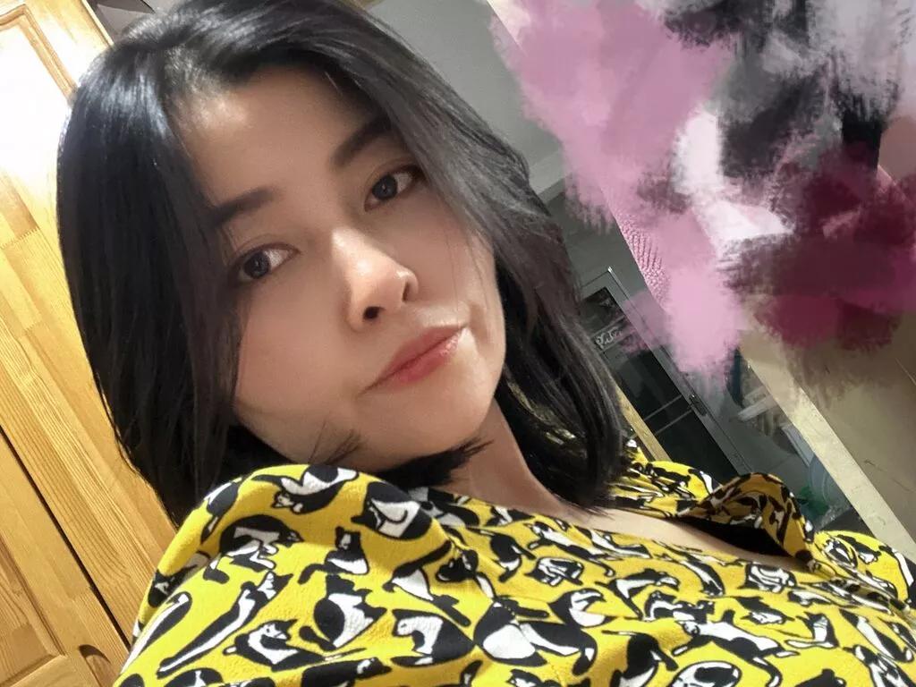 LinaZhang webcams show profile image 