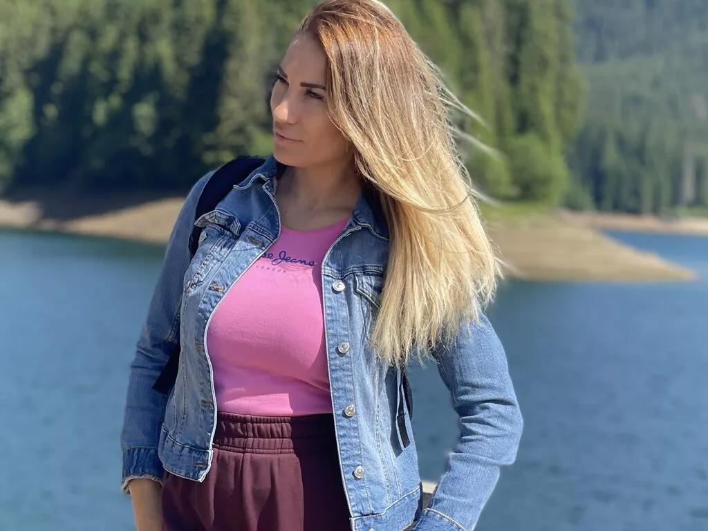 LovelyMaia webcams show profile image 