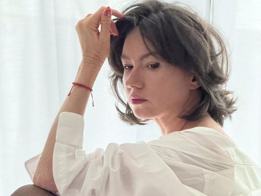 MnemoZeina from LiveJasmin