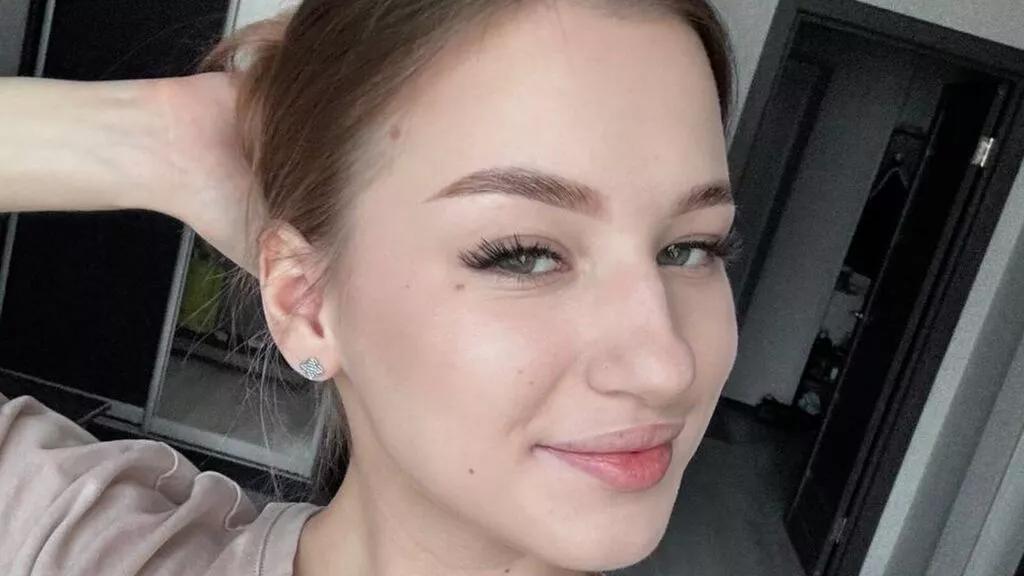 MonaVilonny webcams show profile image 