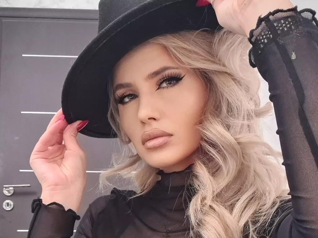 MoniqueSin on LiveJasmin