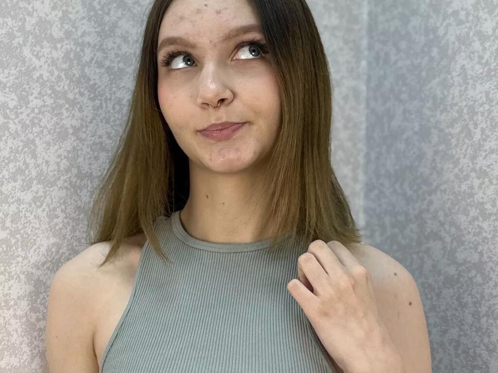 QuennaHeaston on LiveJasmin