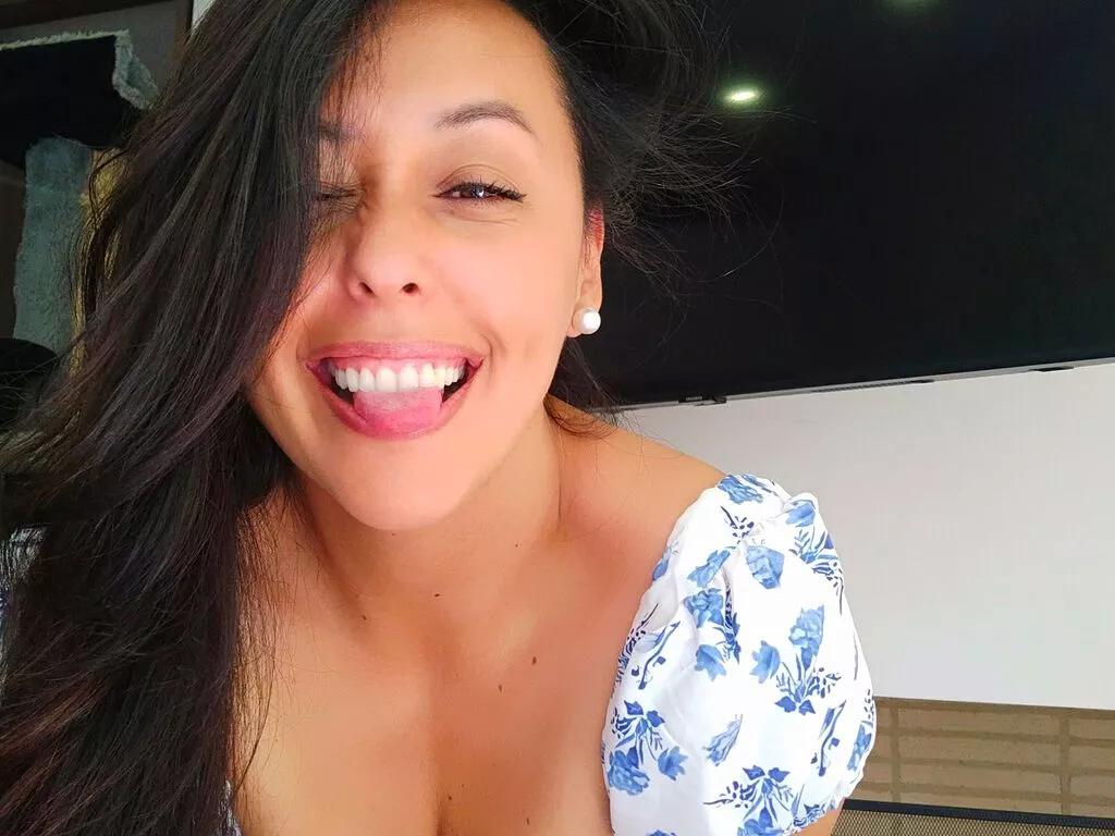 SaharaGarcia webcams show profile image 