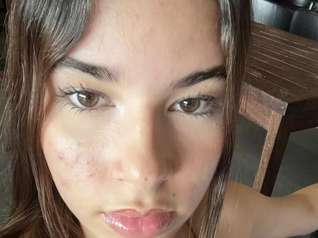 SariLane webcams show profile image 