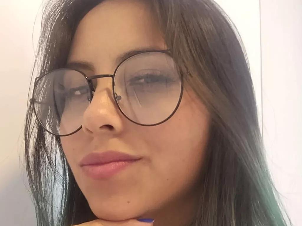 ThiaraSanchez webcams show profile image 