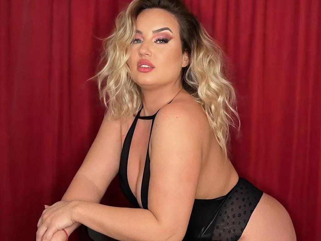 YaraLiriel from LiveJasmin
