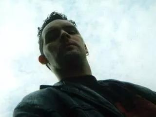 Chaosizmymiddlename webcams show profile image 