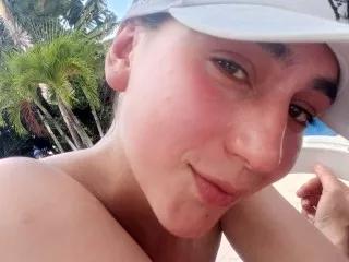 Lucia2121 webcams show profile image 