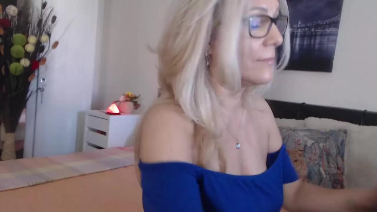 Reeya webcams show profile image 