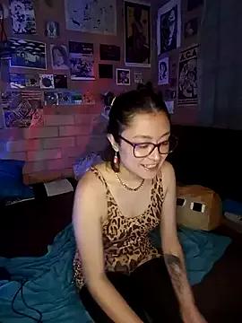-Loren_- from StripChat is Freechat