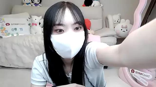 -momoo- webcams show profile image 