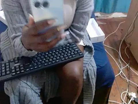 -nadine- webcams show profile image 