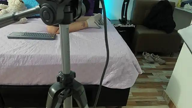 Explore our live girls sluts from our Custom and Multi clubs and checkout exclusive access to highly interactive content, such as shape, hair, titties, pussy type and many more.