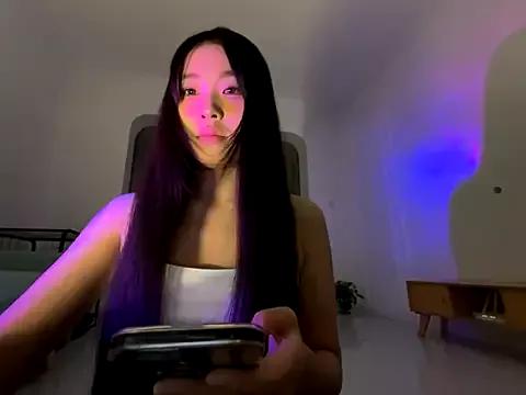 77momomo from StripChat