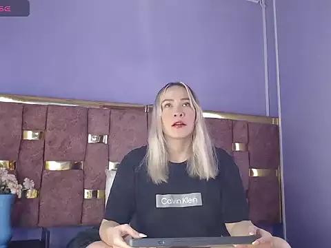 Explore our live girls sluts from our Custom and Multi clubs and checkout exclusive access to highly interactive content, such as shape, hair, titties, pussy type and many more.