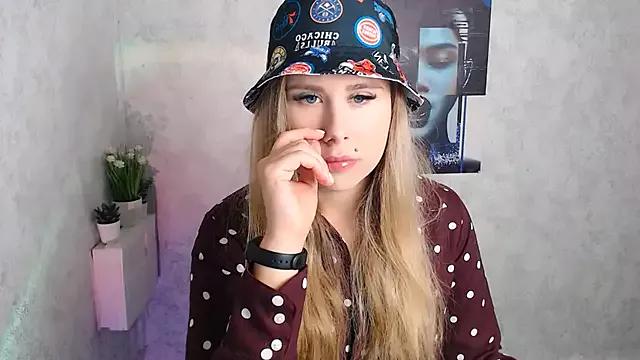 _AlenaTiipls_ webcams show profile image 