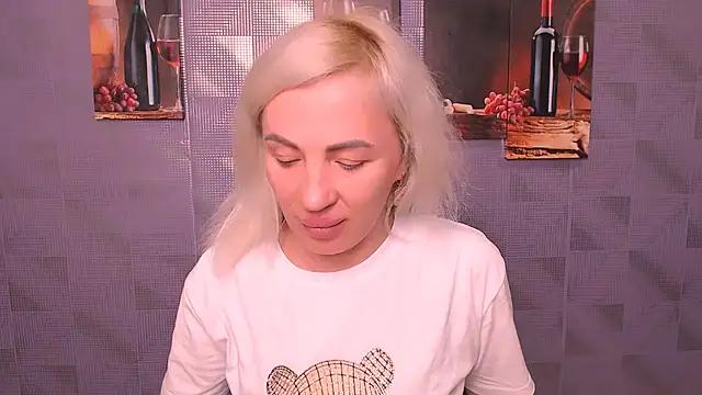 _AmandaGold_ from StripChat