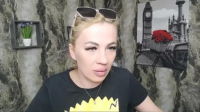 _AmandaGold_ from StripChat