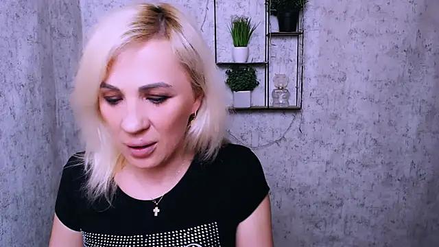 _AmandaGold_ from StripChat