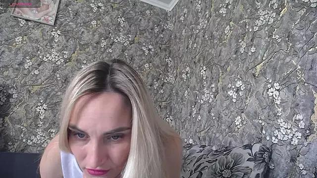 _Artemiis_ from StripChat is Freechat