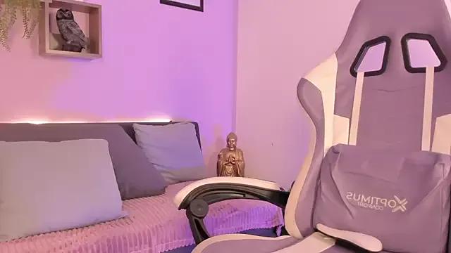 Explore our live girls sluts from our Custom and Multi clubs and checkout exclusive access to highly interactive content, such as shape, hair, titties, pussy type and many more.