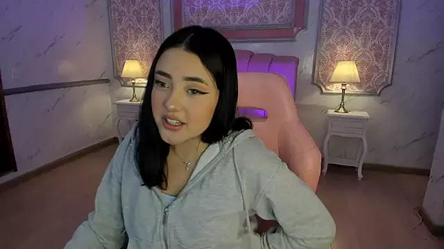 _EmmaAdamms from StripChat