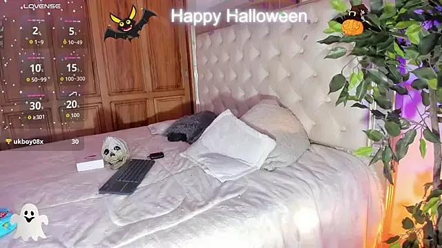 Explore our live girls sluts from our Custom and Multi clubs and checkout exclusive access to highly interactive content, such as shape, hair, titties, pussy type and many more.