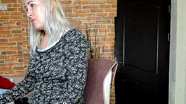 Explore our live girls sluts from our Custom and Multi clubs and checkout exclusive access to highly interactive content, such as shape, hair, titties, pussy type and many more.