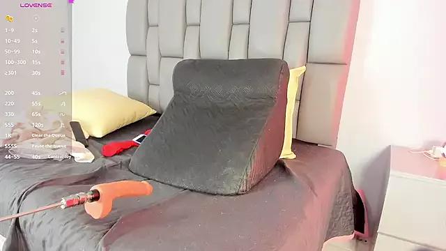 Explore our live girls sluts from our Custom and Multi clubs and checkout exclusive access to highly interactive content, such as shape, hair, titties, pussy type and many more.