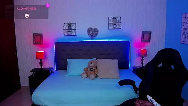 Explore our live girls sluts from our Custom and Multi clubs and checkout exclusive access to highly interactive content, such as shape, hair, titties, pussy type and many more.