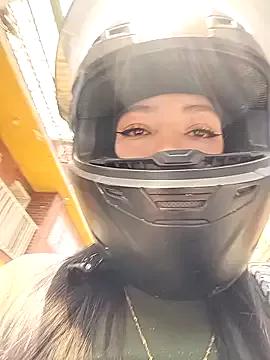 _Luna-1 from StripChat is Freechat