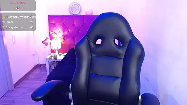 Explore our live girls sluts from our Custom and Multi clubs and checkout exclusive access to highly interactive content, such as shape, hair, titties, pussy type and many more.
