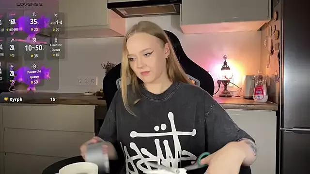 aaliceonthemoon from StripChat