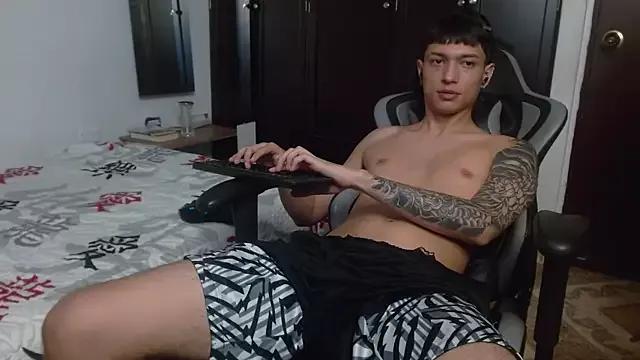 aaron_blug from StripChat