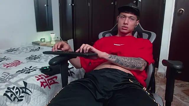 aaron_blug from StripChat