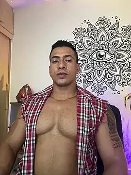 aaroncolombia from StripChat