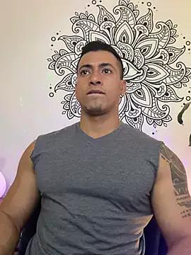 aaroncolombia from StripChat