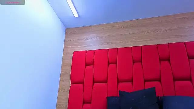 Explore our live girls sluts from our Custom and Multi clubs and checkout exclusive access to highly interactive content, such as shape, hair, titties, pussy type and many more.