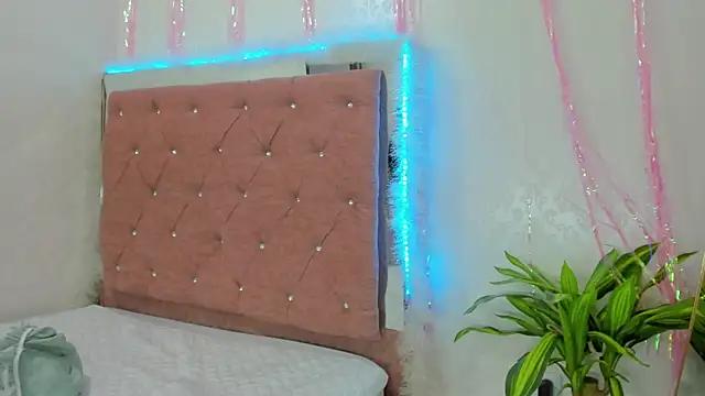 Explore our live girls sluts from our Custom and Multi clubs and checkout exclusive access to highly interactive content, such as shape, hair, titties, pussy type and many more.