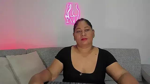Explore our live girls sluts from our Custom and Multi clubs and checkout exclusive access to highly interactive content, such as shape, hair, titties, pussy type and many more.