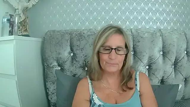 Additive_Mature_Linda from StripChat