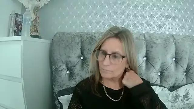 Additive_Mature_Linda from StripChat is Freechat