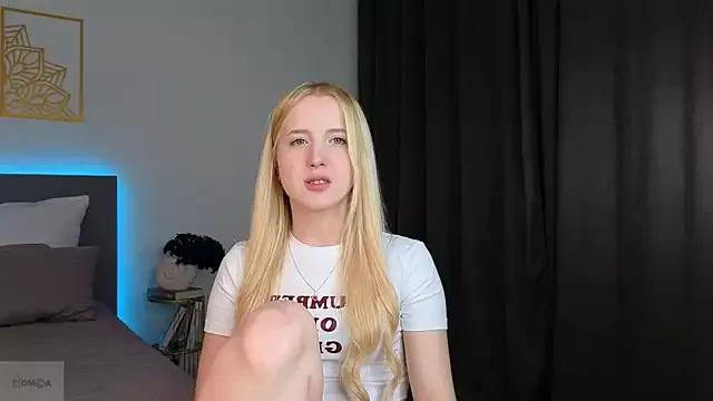 Explore our live girls sluts from our Custom and Multi clubs and checkout exclusive access to highly interactive content, such as shape, hair, titties, pussy type and many more.