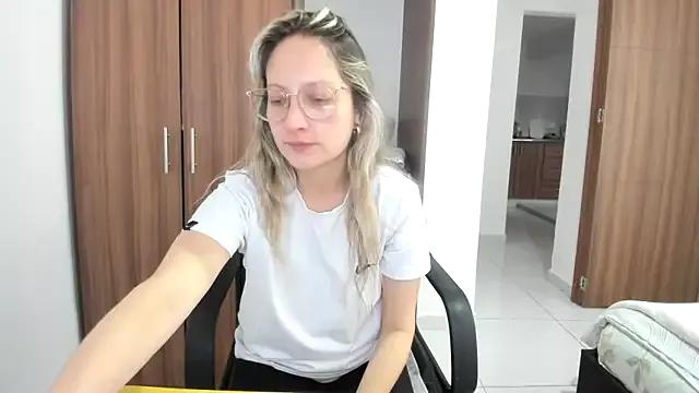 Adele_johnsonn1 from StripChat is Freechat