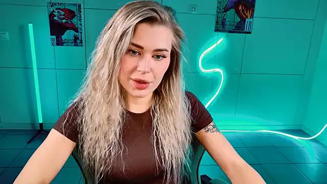 Explore our live girls sluts from our Custom and Multi clubs and checkout exclusive access to highly interactive content, such as shape, hair, titties, pussy type and many more.