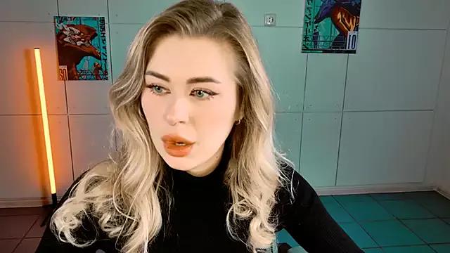 AdelLoyss from StripChat is Freechat